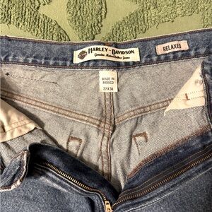Men’s Harley Davidson relaxed jeans 32x32. Hemmed from original length of 34”.